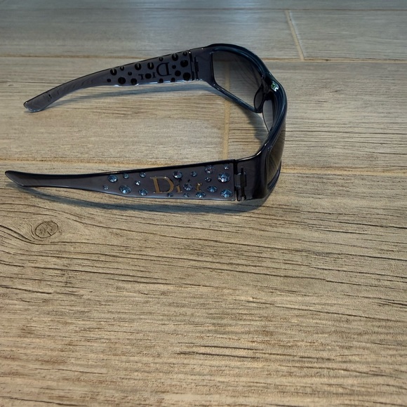 Dior Elegant Sunglasses with Swarovski crystals. - Picture 5 of 11